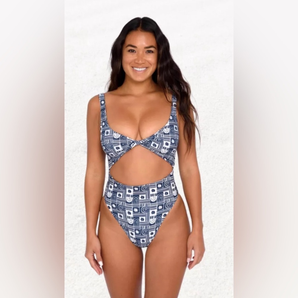 Skatie swim Chloe one piece in Kilauea, size Large